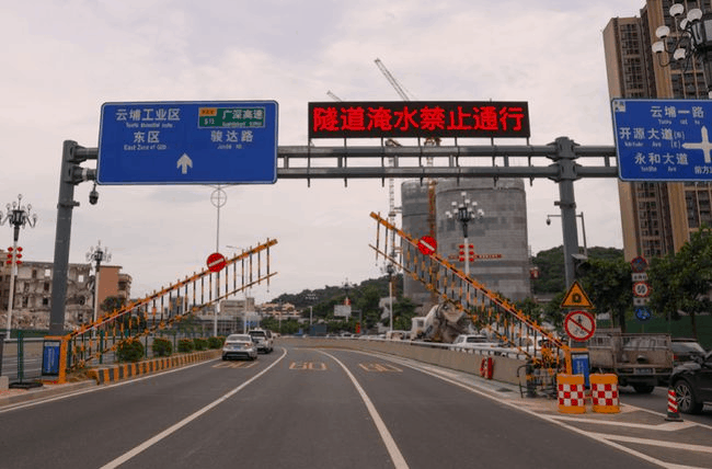 如何防汛？如何治理城市內(nèi)澇？四信城市防澇感知協(xié)同指揮系統(tǒng)_城市內(nèi)澇監(jiān)測系統(tǒng)雨中監(jiān)測1