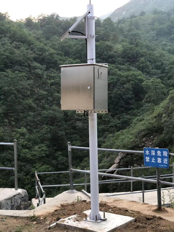元謀縣小型水庫(kù)雨水情測(cè)報(bào)和大壩安全監(jiān)測(cè)設(shè)施建設(shè)項(xiàng)目現(xiàn)場(chǎng)（圖1）