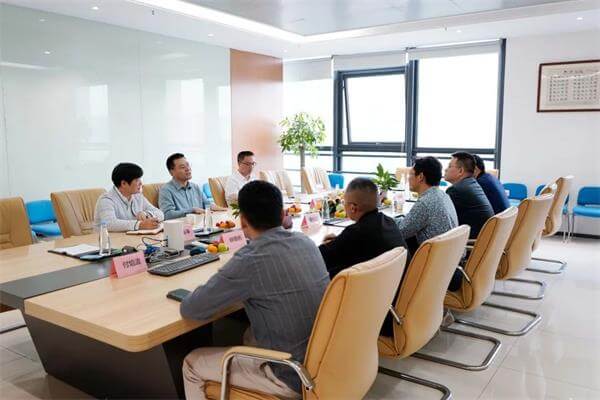 中國聯(lián)通廈門分公司副總經(jīng)理鄭慶良一行與我司領(lǐng)導(dǎo)座談會現(xiàn)場圖1