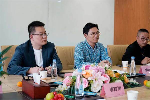 中國聯(lián)通廈門分公司副總經(jīng)理鄭慶良一行與我司領(lǐng)導(dǎo)座談會現(xiàn)場圖2